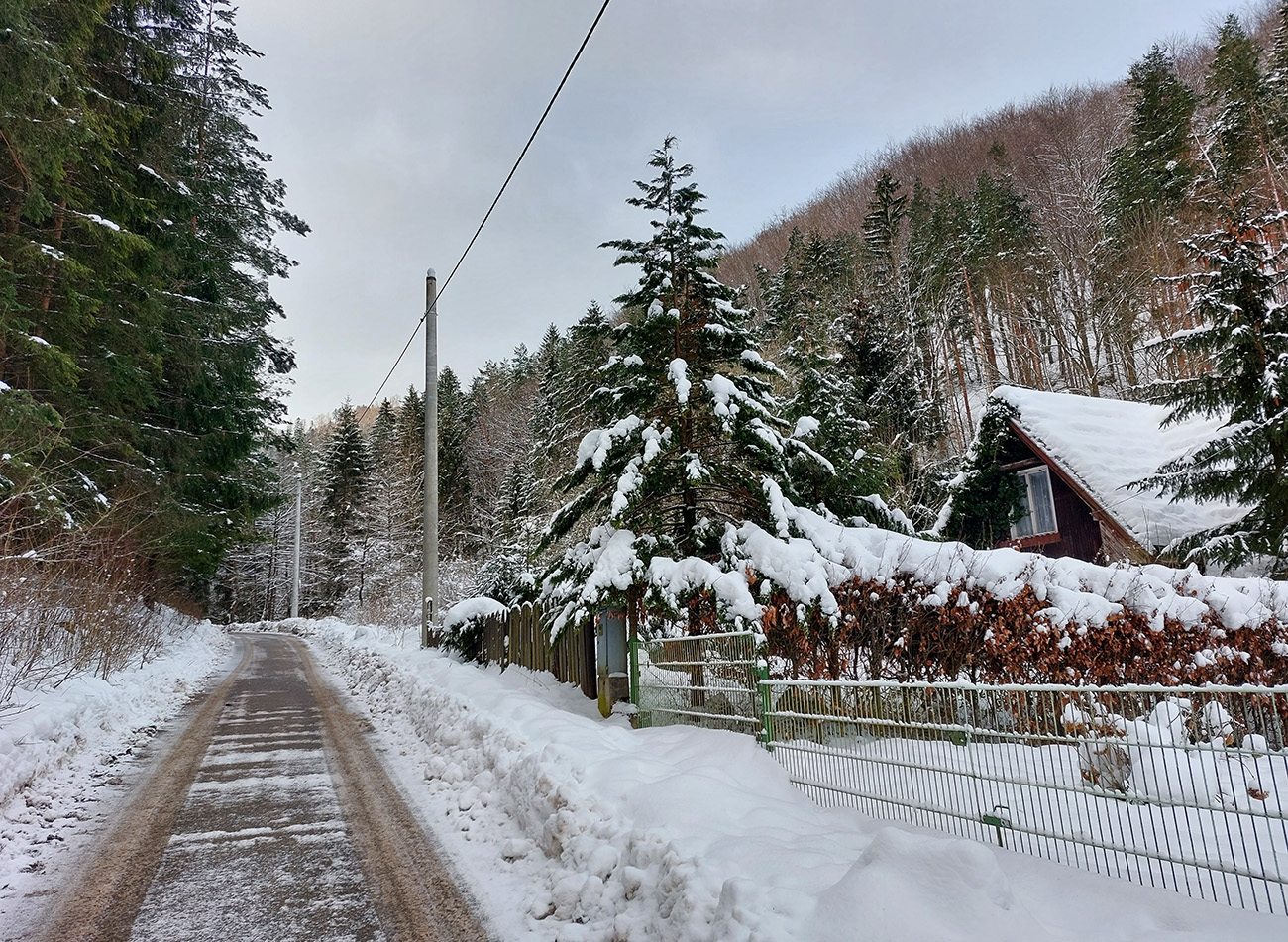 ...keby_nebola_cesta_hore_Krakovom_nasolená._